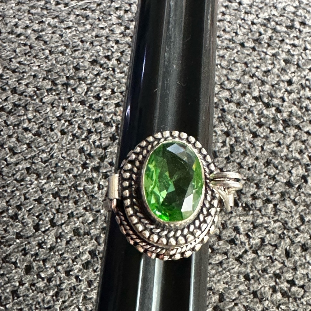 Poison Ring Green Crystal Size 10 - Picture 1 of 8